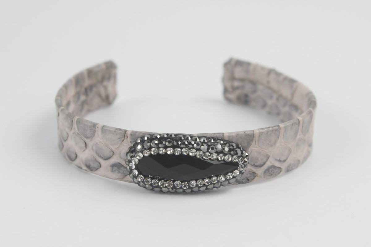 Fashion Pearl Leather Bangle Bracelet with Crystal B1739