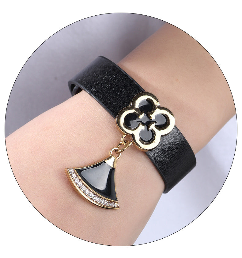 Clover Tassel Leather Bracelet B2852