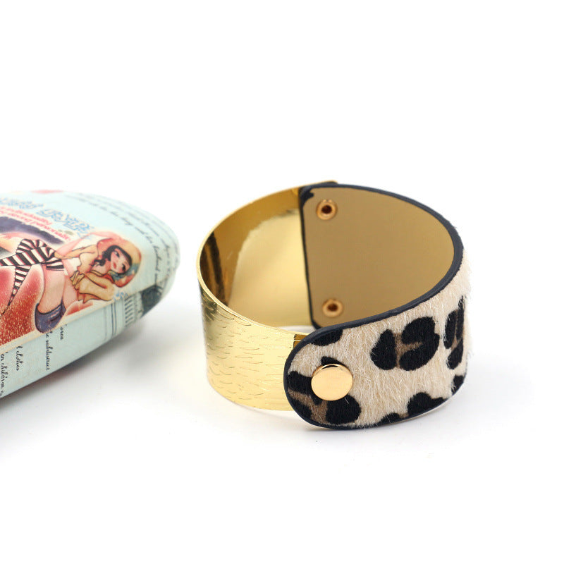 Animal Pattern Alloy Bracelet B2942