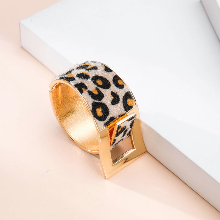 Animal Printed Buckle Alloy Bracelet B3732