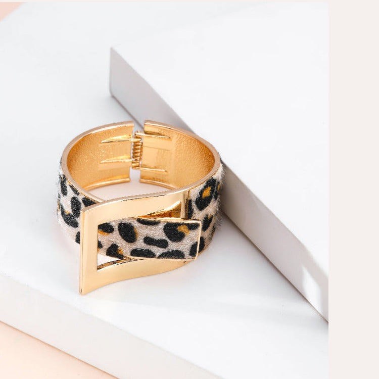 Animal Printed Buckle Alloy Bracelet B3732