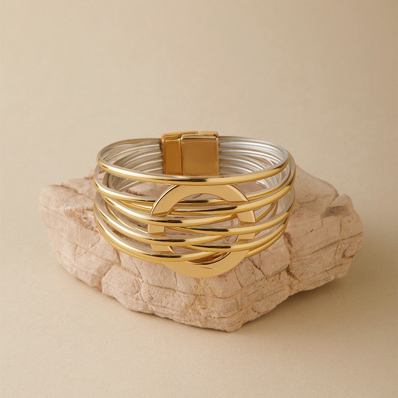 Circle Leatherette Magnetic Bracelet B4295