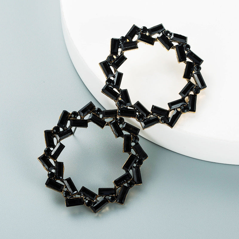 Hollow Geometric Round Stud Earrings E4979