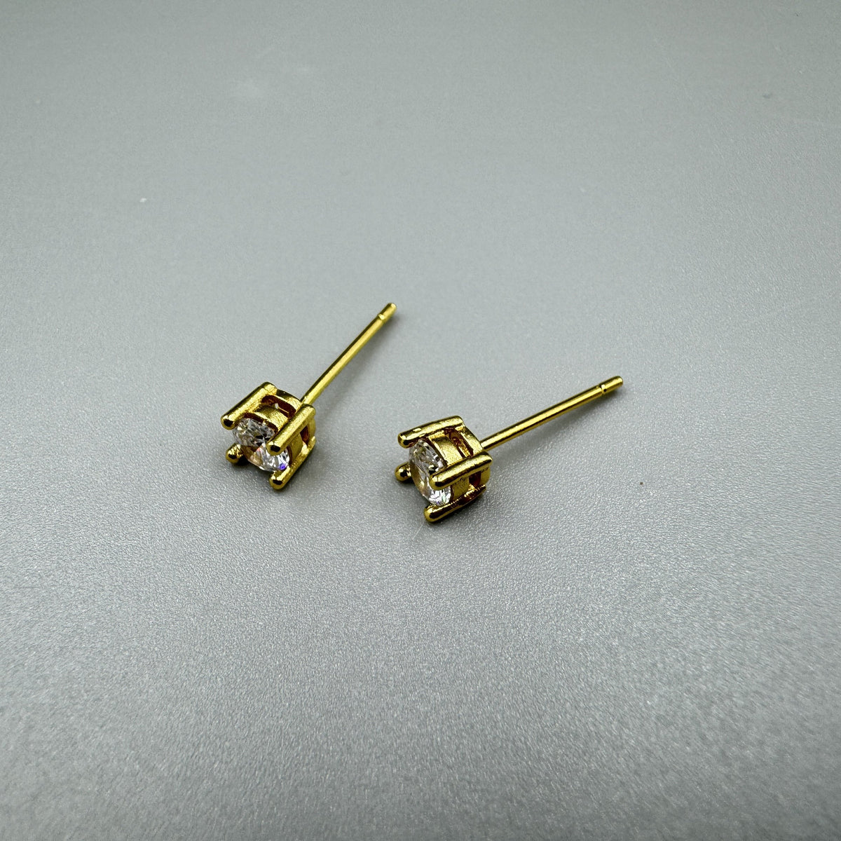 4MM Circle Cubic Zirconia Stud Earrings E8430