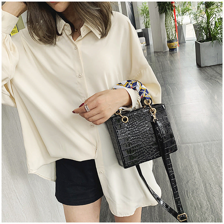 Crocodile Pattern Diana Bag HB1781