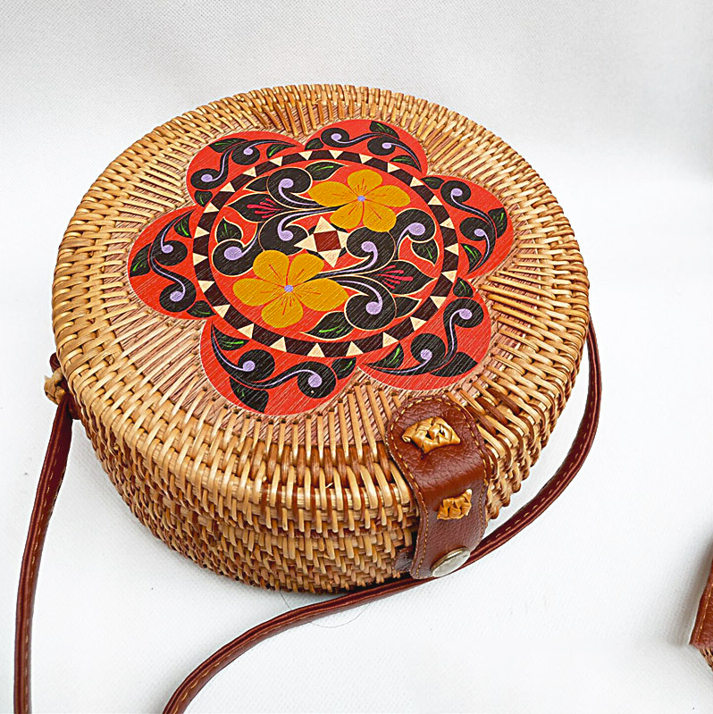 Floral Rattan Circle Crossbody HB1819