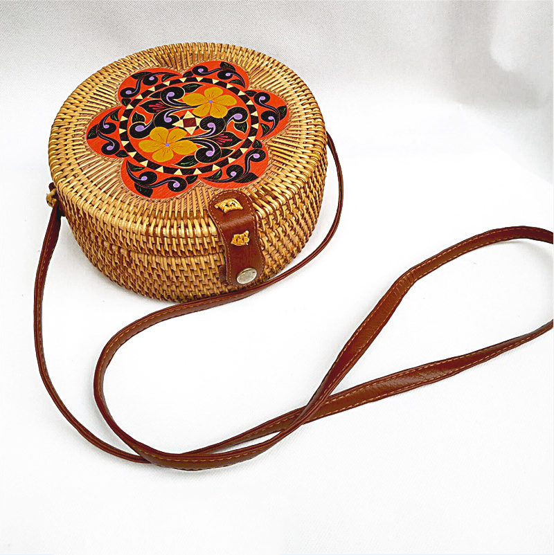 Floral Rattan Circle Crossbody HB1819