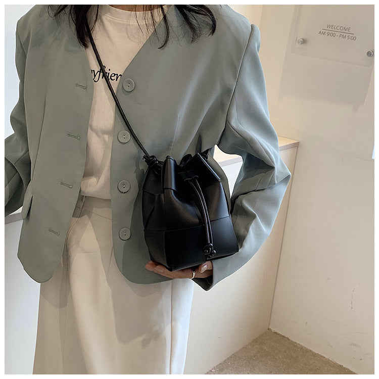 Braided Pu Bucket Bag HB2645