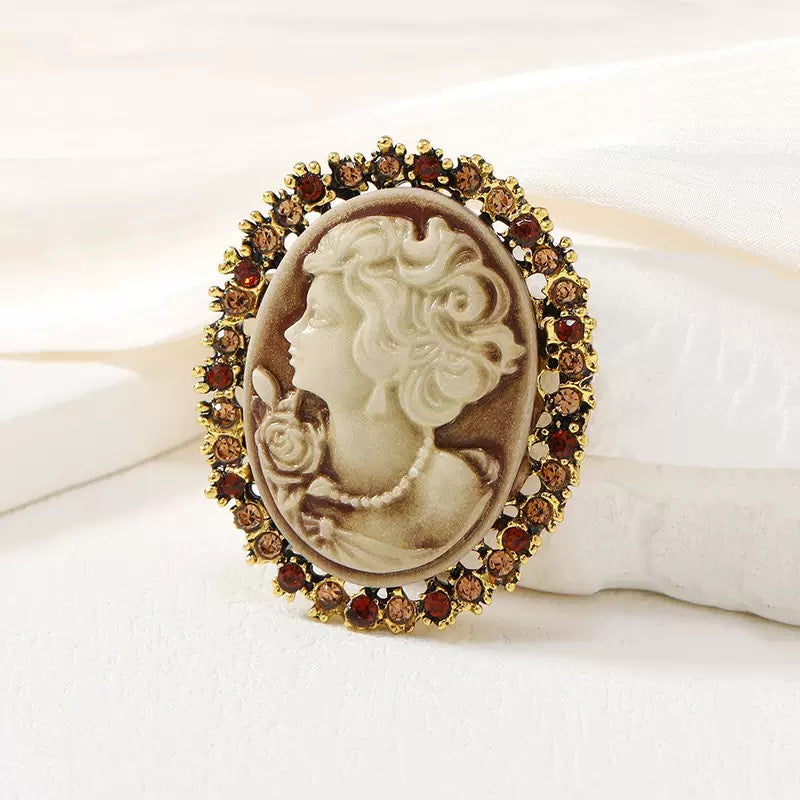 Queen Alloy Brooch PA6375