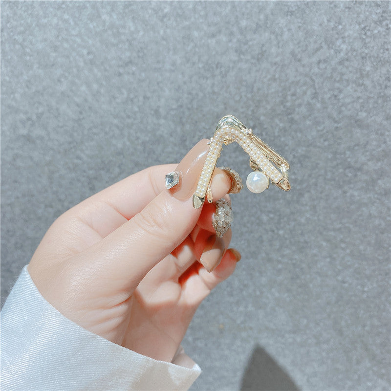 V Pearl Hair Clip L3622