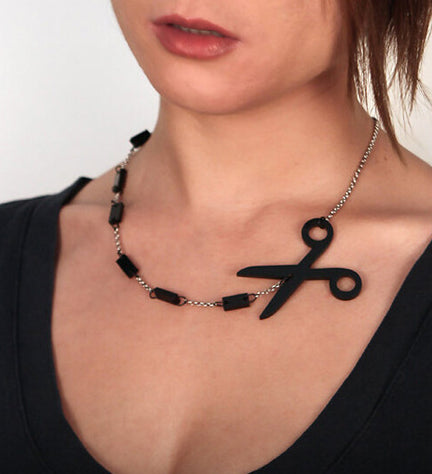 Scissors Acrylic Chain Necklace N3916 – view 2