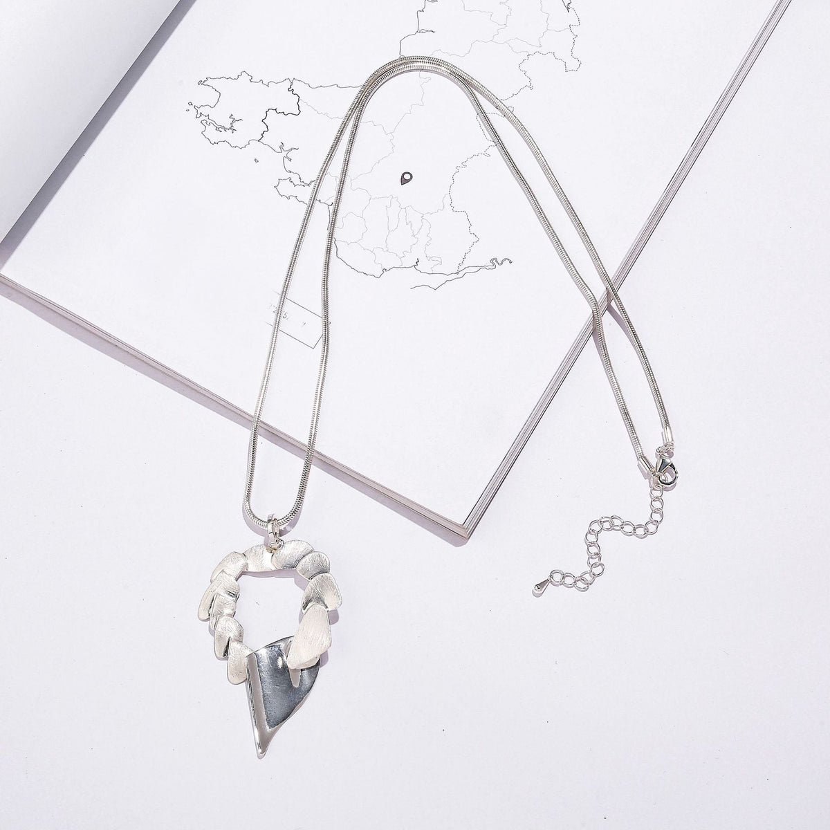 Hollow Geometry Alloy Necklace N4012 – view 4
