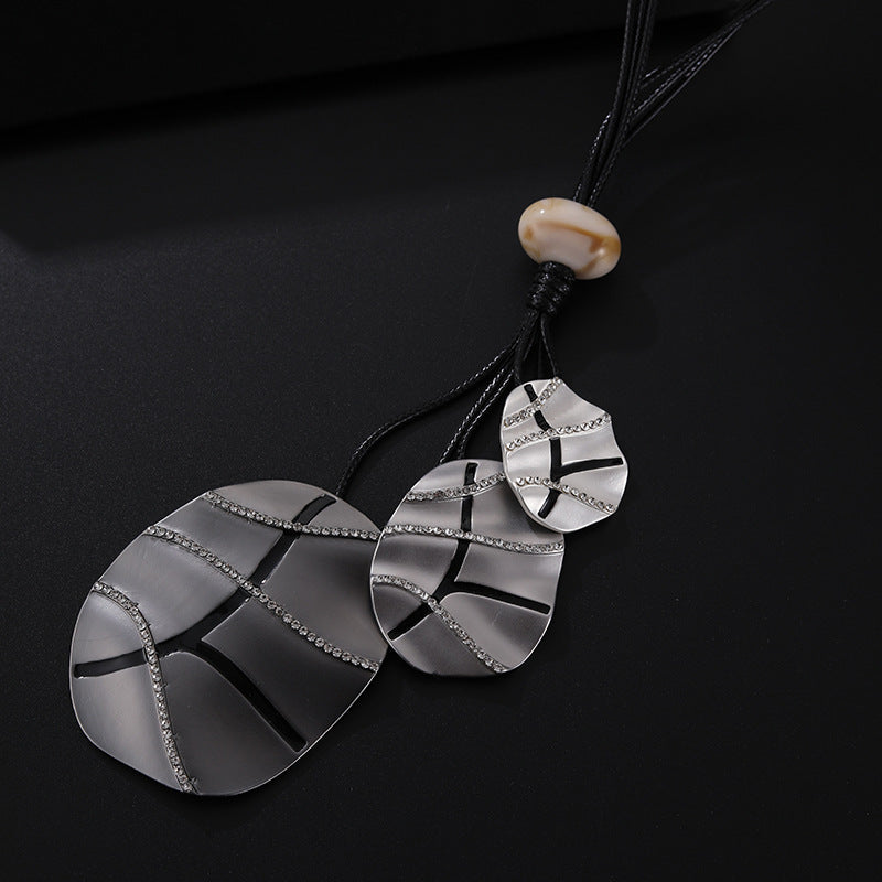 Geometric Leaf Pendant Metal Necklace N5381