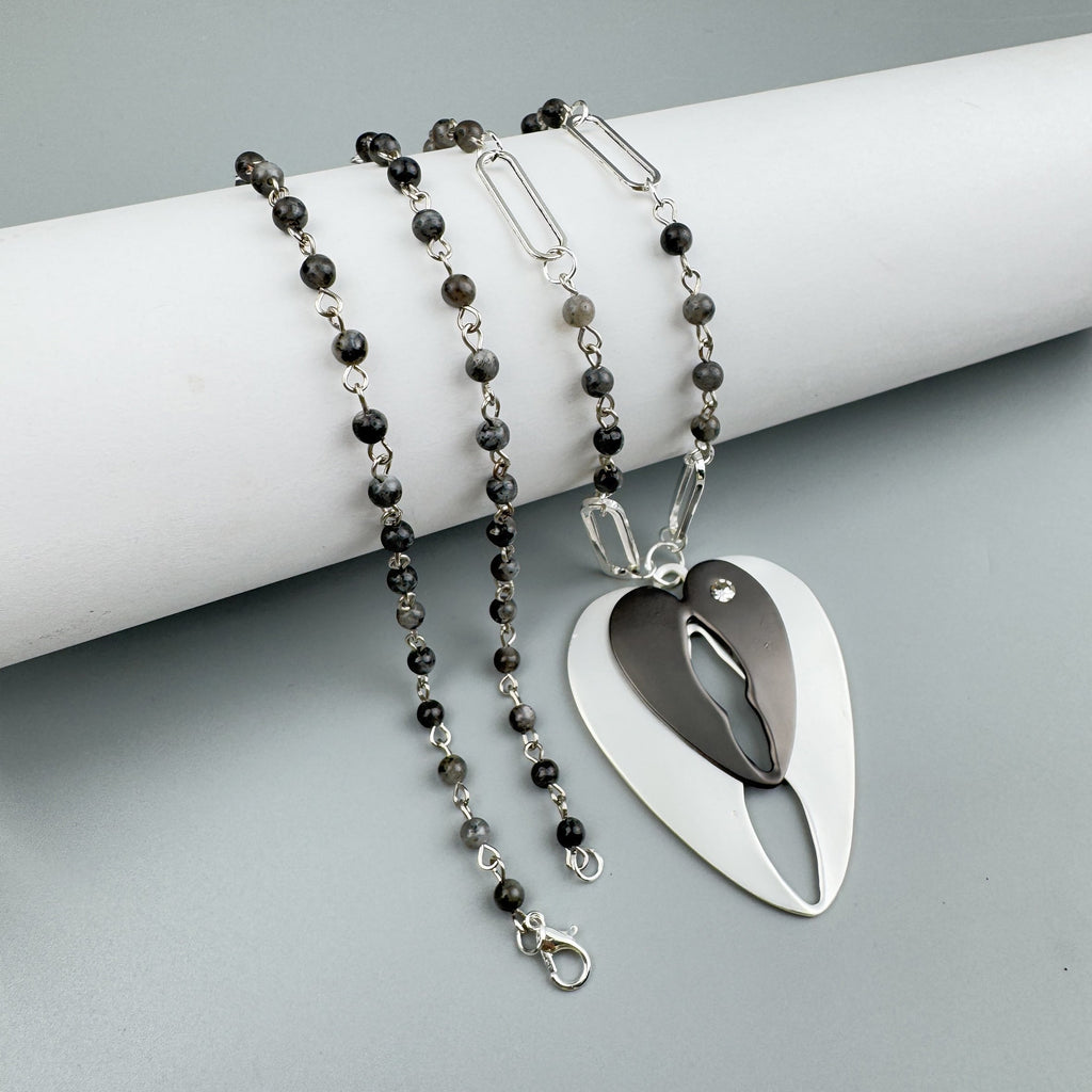 Black Labradorite Heart Pendant Metal Necklace N5584 - view 4