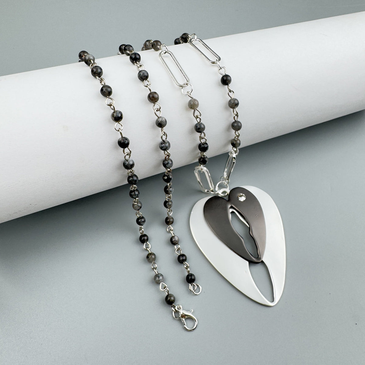 Black Labradorite Heart Pendant Metal Necklace N5584 - view 4