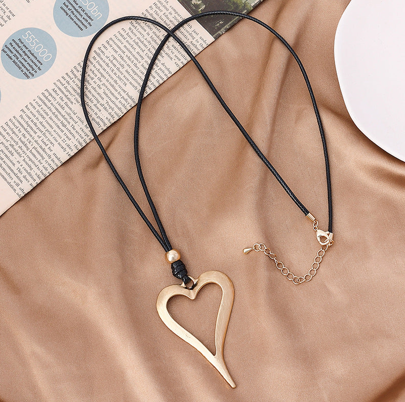 Hollow Heart Metal Necklace N5596