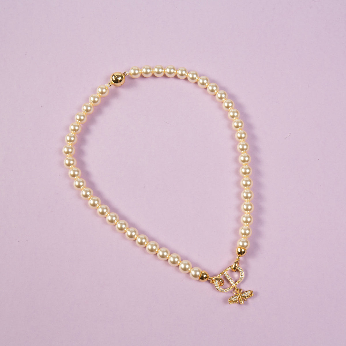 Bee Pendant Baroque Style Lock Necklace Necklace N5735