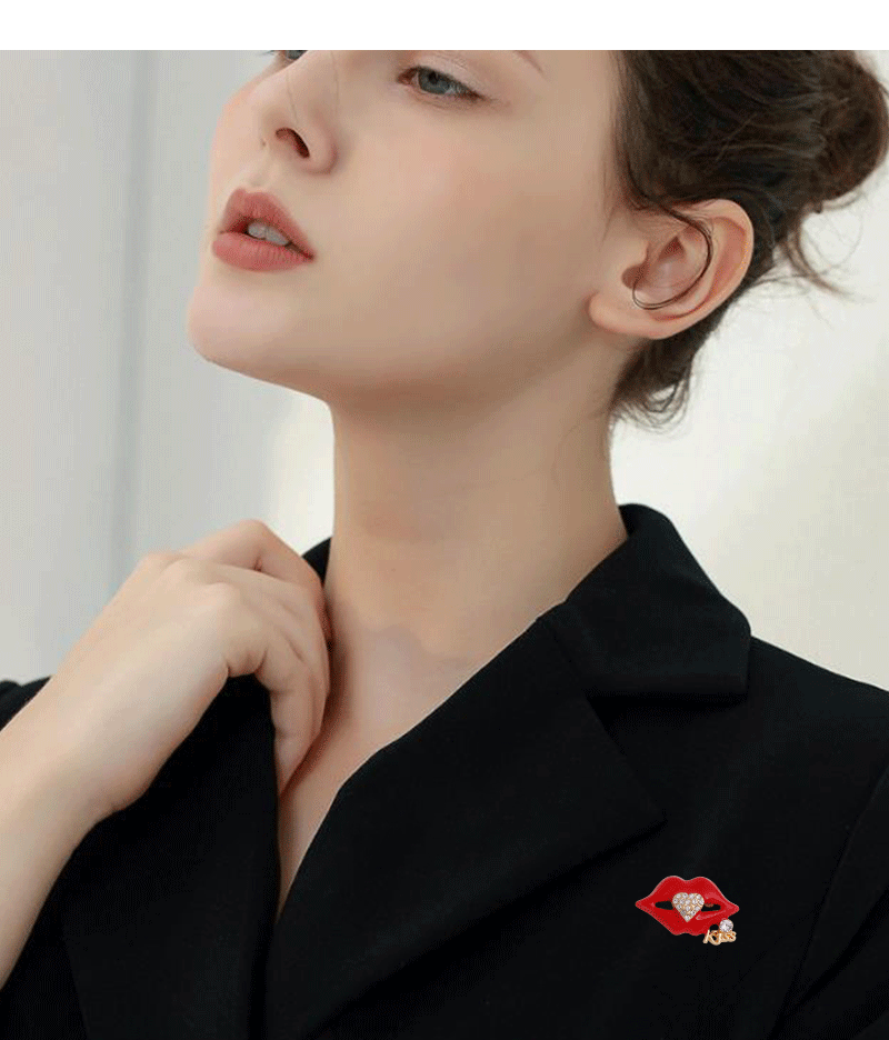 Rhinestone Red Lips Brooch PA3307