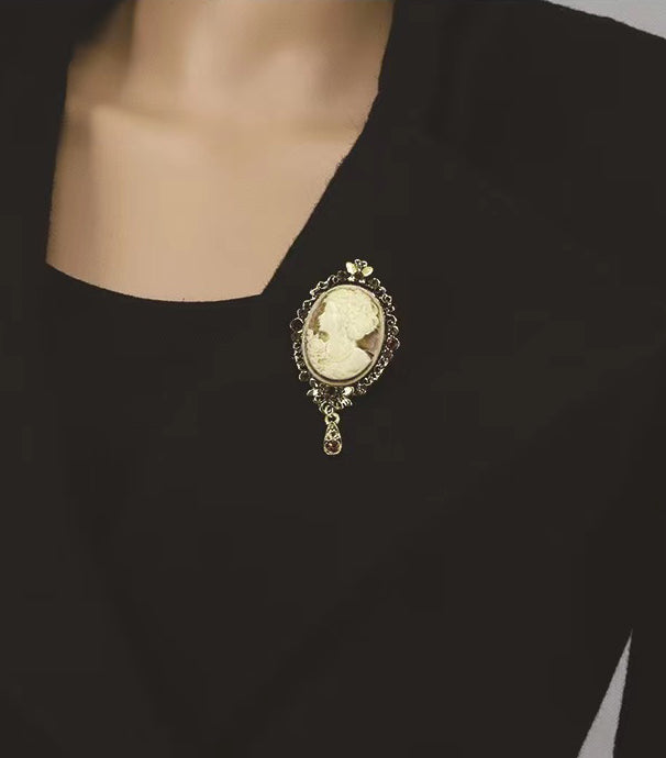Baroque Portrait Brooch PA3344