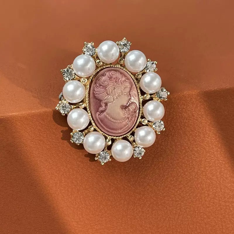 Lady Brooch PA4381