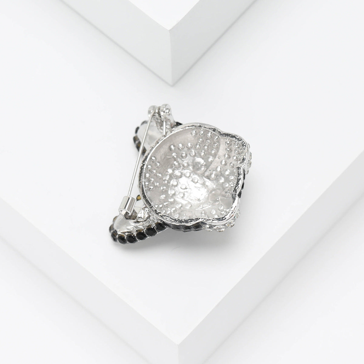 Dog Rhinestone Pin PA4909