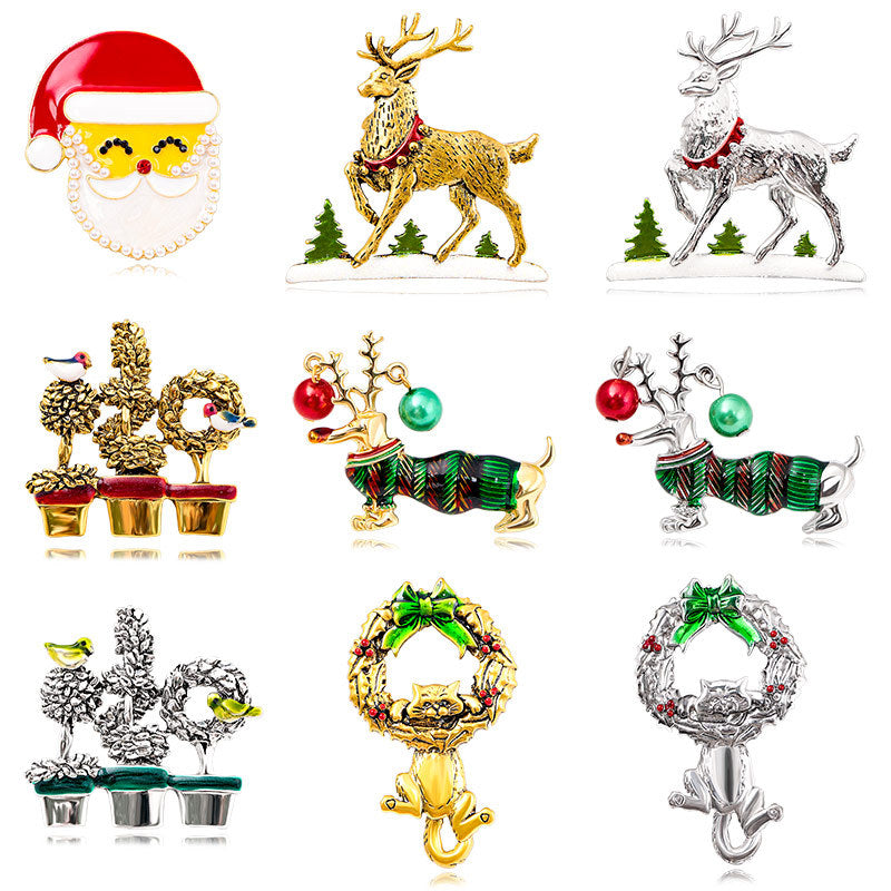 Hanging Cat On Christmas Wreath Brooch PA5251 - view 4