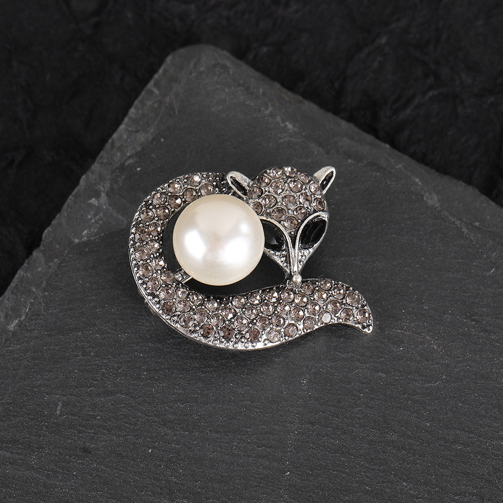 Rhinestone Crystal Pearl Fox Brooch PA5367