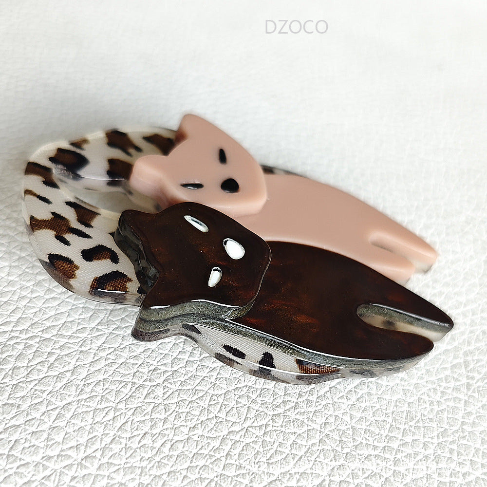 Two Foxes Acrylic Brooch PA5743