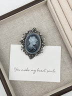 Queen Brooch PA6309