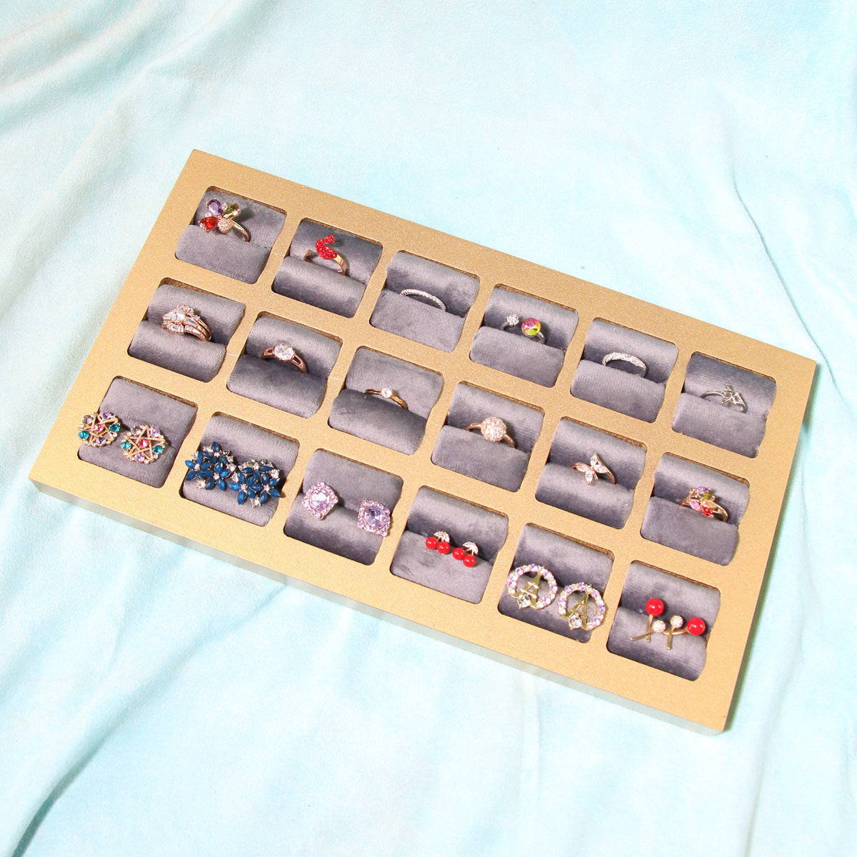 18 Bits Jewelry Flannel Display Tray W1735