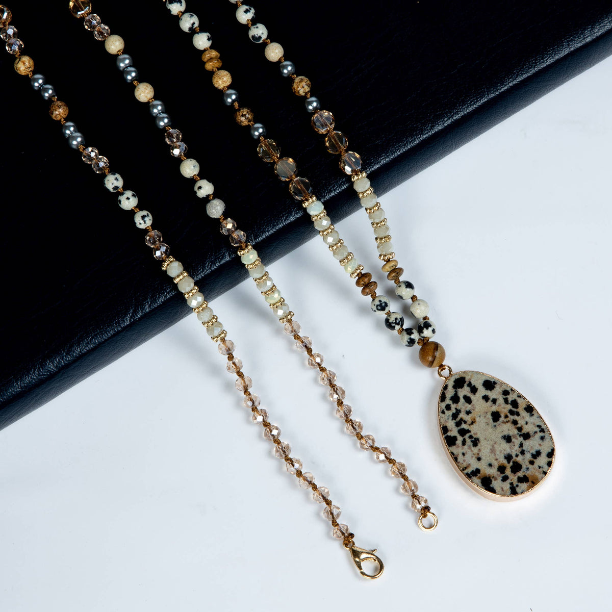 Dalmatian Pendant Crystal Beads Necklace N5273 - Dalmatian